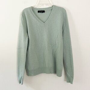 tahari / seafoam green v neck cashmere sweater M